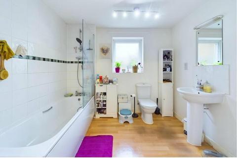 1 bedroom flat for sale, Fawn House, Albacore Way, Hayes