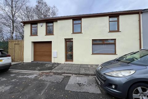 4 bedroom end of terrace house for sale, Bridge Street, Robertstown CF44