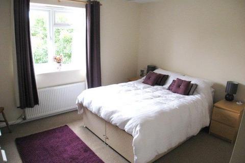 2 bedroom house to rent, Scott Close, Warwickshire B50