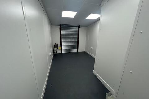 Shop to rent, Dudley DY3