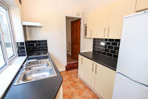 3 bedroom terraced house to rent, Adams Street, May Bank, Newcastle