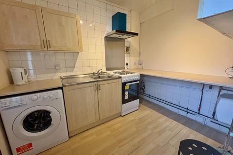 1 bedroom flat to rent, Moorside Court, Newcastle Upon Tyne