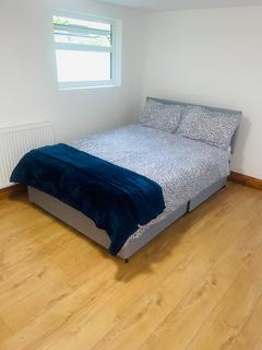 1 bedroom in a house share to rent, The Woodlands, Isleworth TW7