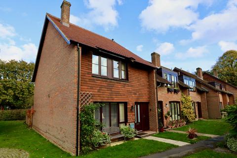 17 Abbey Walk, Great Missenden, HP16 0AY