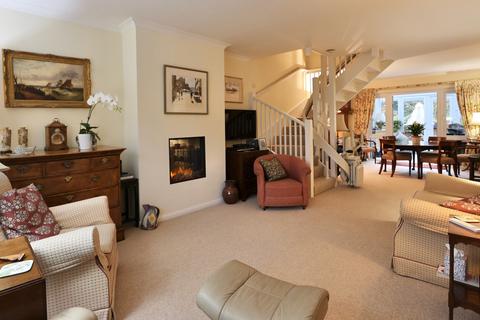 17 Abbey Walk, Great Missenden, HP16 0AY