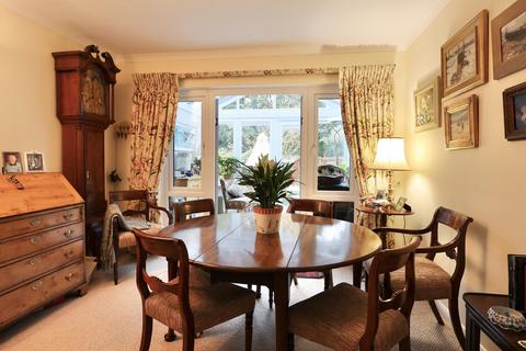 17 Abbey Walk, Great Missenden, HP16 0AY