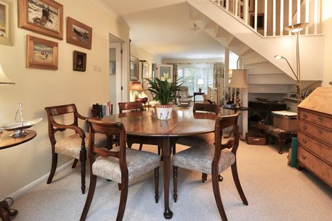 17 Abbey Walk, Great Missenden, HP16 0AY
