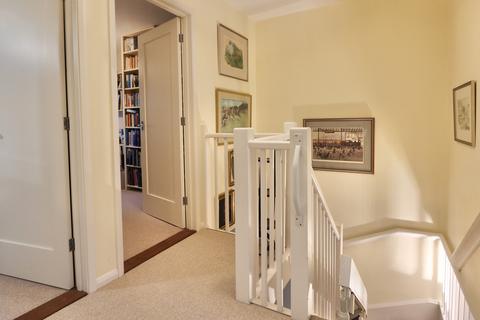 17 Abbey Walk, Great Missenden, HP16 0AY