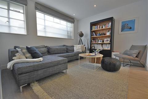 4 bedroom semi-detached house to rent, HUTCHINGS WALK, HAMPSTEAD GARDEN SUBURB, NW11