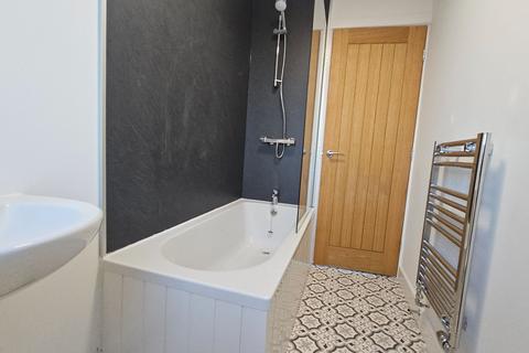 2 bedroom ground floor flat to rent, Wigan, Wigan WN6