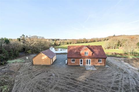 3 bedroom detached house to rent, Ticehurst Road, Hurst Green