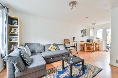 3 bedroom flat to rent, Kinburn Street, Canada Water, London, SE16