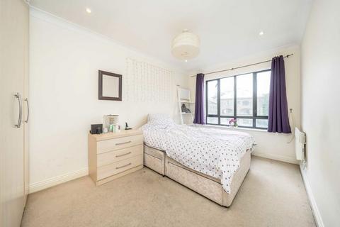 1 bedroom flat to rent, Ship Yard, London E14