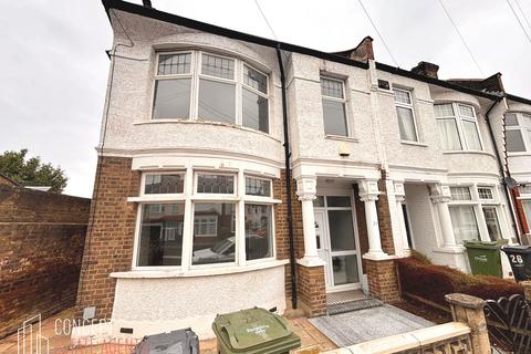 3 bedroom terraced house to rent, Guildersfield Road, Streatham, SW16