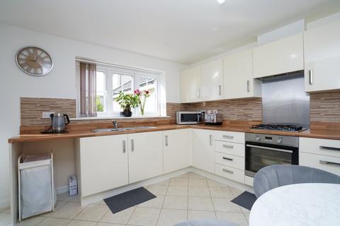 4 bedroom detached house for sale, Beacon Hill, Keighley, West Yorkshire, BD22