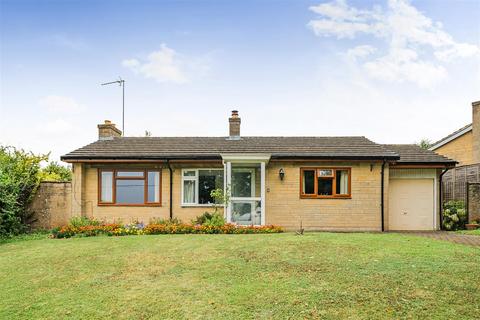 2 bedroom detached bungalow for sale, Marlborough Road, Chipping Norton