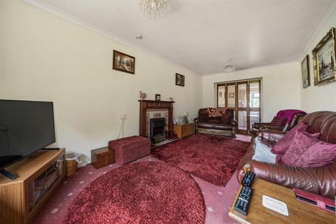 2 bedroom detached bungalow for sale, Marlborough Road, Chipping Norton