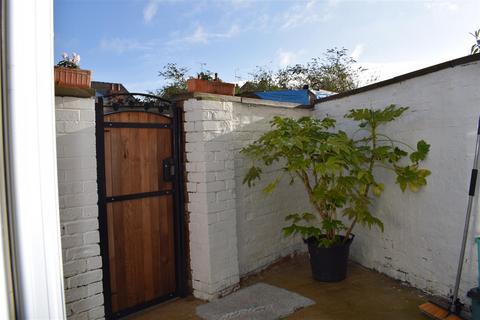 2 bedroom terraced house to rent, Cheltenham, Gloucestershire