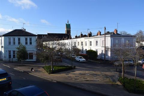 2 bedroom terraced house to rent, Cheltenham, Gloucestershire