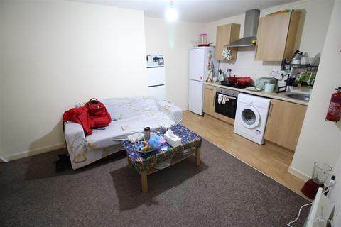 1 bedroom flat to rent, West Luton Place, Adamsdown, Cardiff