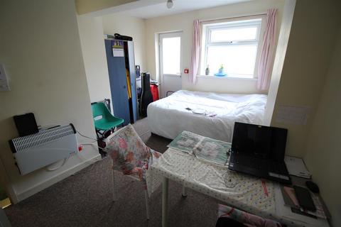 1 bedroom flat to rent, West Luton Place, Adamsdown, Cardiff