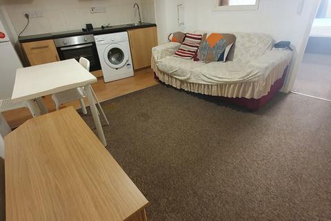 1 bedroom flat to rent, Flat 3, 1 West Luton Place