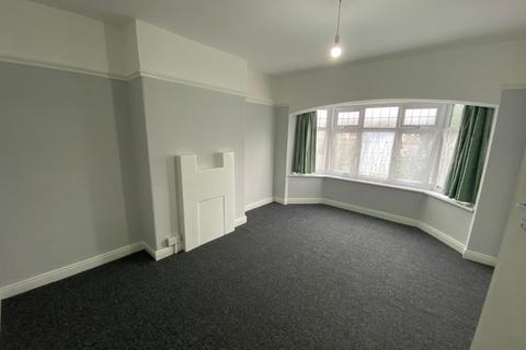 4 bedroom end of terrace house to rent, Sandhurst Drive Ilford IG3 9DD