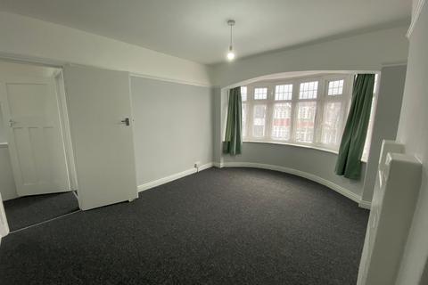 4 bedroom end of terrace house to rent, Sandhurst Drive Ilford IG3 9DD