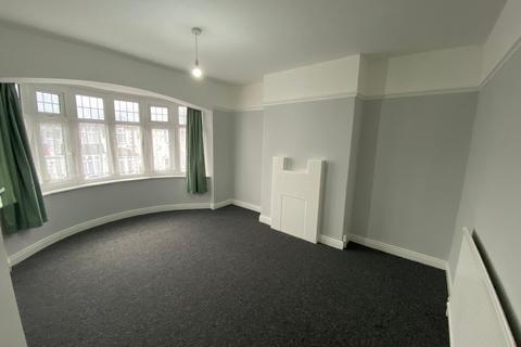 4 bedroom end of terrace house to rent, Sandhurst Drive Ilford IG3 9DD