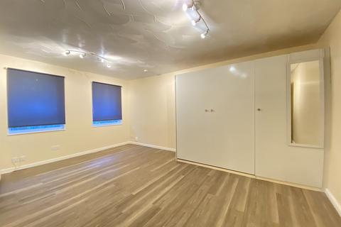 Studio to rent, Old Hatch Warren, Basingstoke