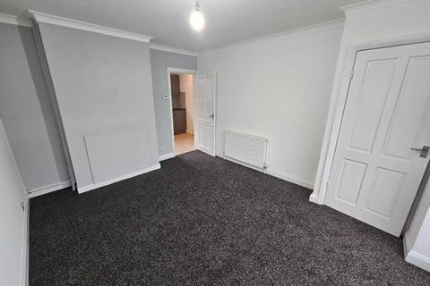 2 bedroom terraced house to rent, Courtland Avenue, Ilford, IG1