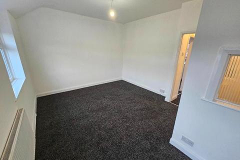 2 bedroom terraced house to rent, Courtland Avenue, Ilford, IG1