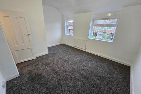 2 bedroom terraced house to rent, Courtland Avenue, Ilford, IG1