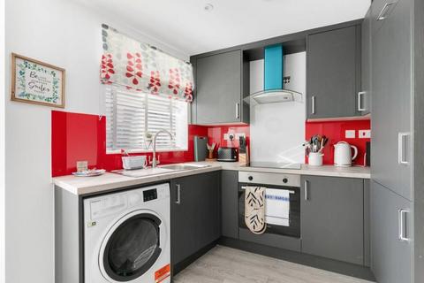 1 bedroom flat for sale, Woking,  GU22,  GU22