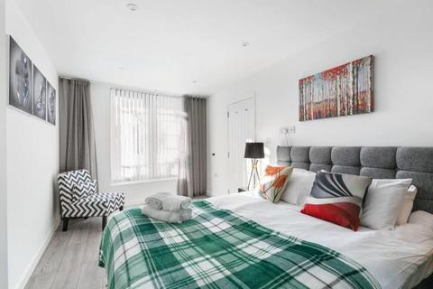 1 bedroom flat for sale, Woking,  GU22,  GU22