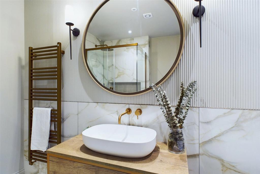 Master En-Suite