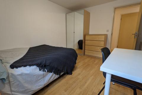 3 bedroom flat to rent, Barlow Moor Road, Manchester M20