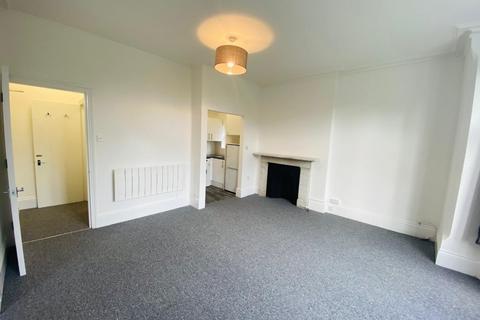 Studio to rent, North Common Road, London