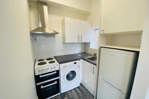 Studio to rent, North Common Road, London