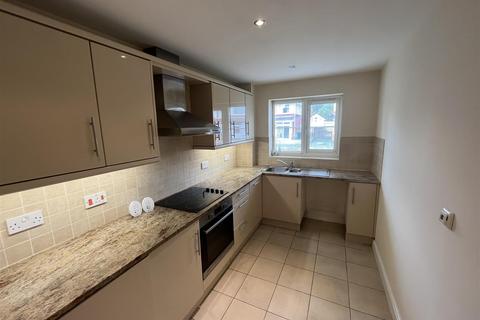 1 bedroom apartment to rent, Flat 1 Queenscroft, Queensville Avenue, Stafford, Staffordshire, ST17 4QL