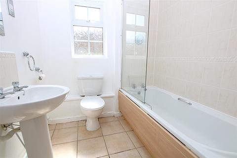 2 bedroom flat to rent, Finney Drive, Grange Park, NN4