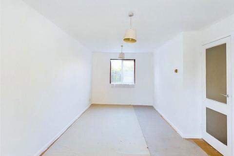 2 bedroom flat for sale, Stanford Close, Hampton, Middlesex, TW12 3XZ