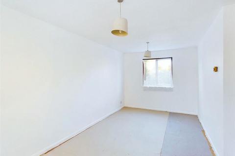 2 bedroom flat for sale, Stanford Close, Hampton, Middlesex, TW12 3XZ