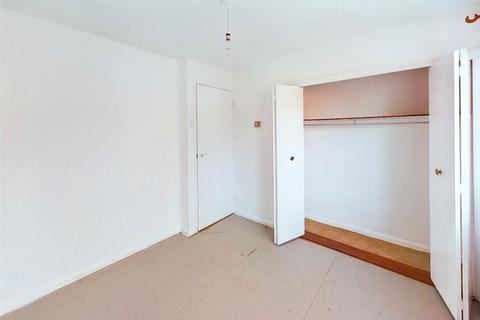 25 Stanford Close, Hampton, TW12 3XZ