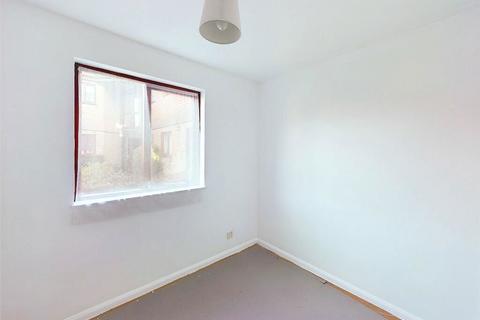 25 Stanford Close, Hampton, TW12 3XZ