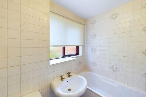 25 Stanford Close, Hampton, TW12 3XZ