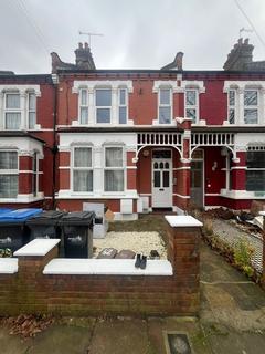 2 bedroom maisonette to rent, Hardwicke Road, Palmers Green