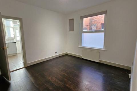 3 bedroom ground floor maisonette to rent, Langton Road, London NW2