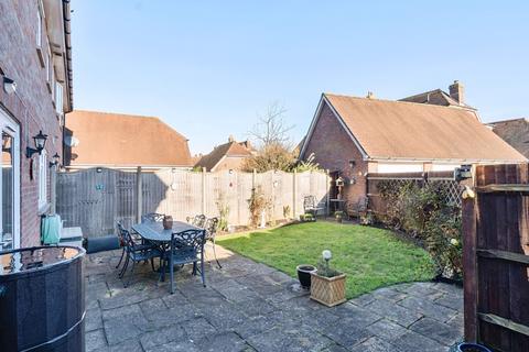 3 bedroom semi-detached house for sale, Berrall Way, Billingshurst, West Sussex