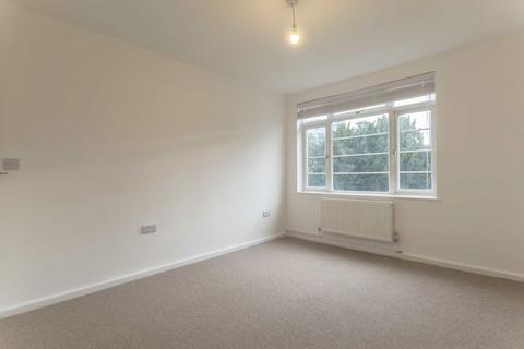 2 bedroom flat to rent, Manor Vale, Brentford TW8